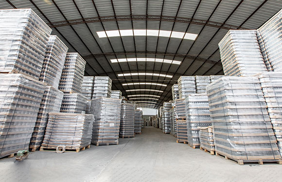 Glass containers warehousing and logistics